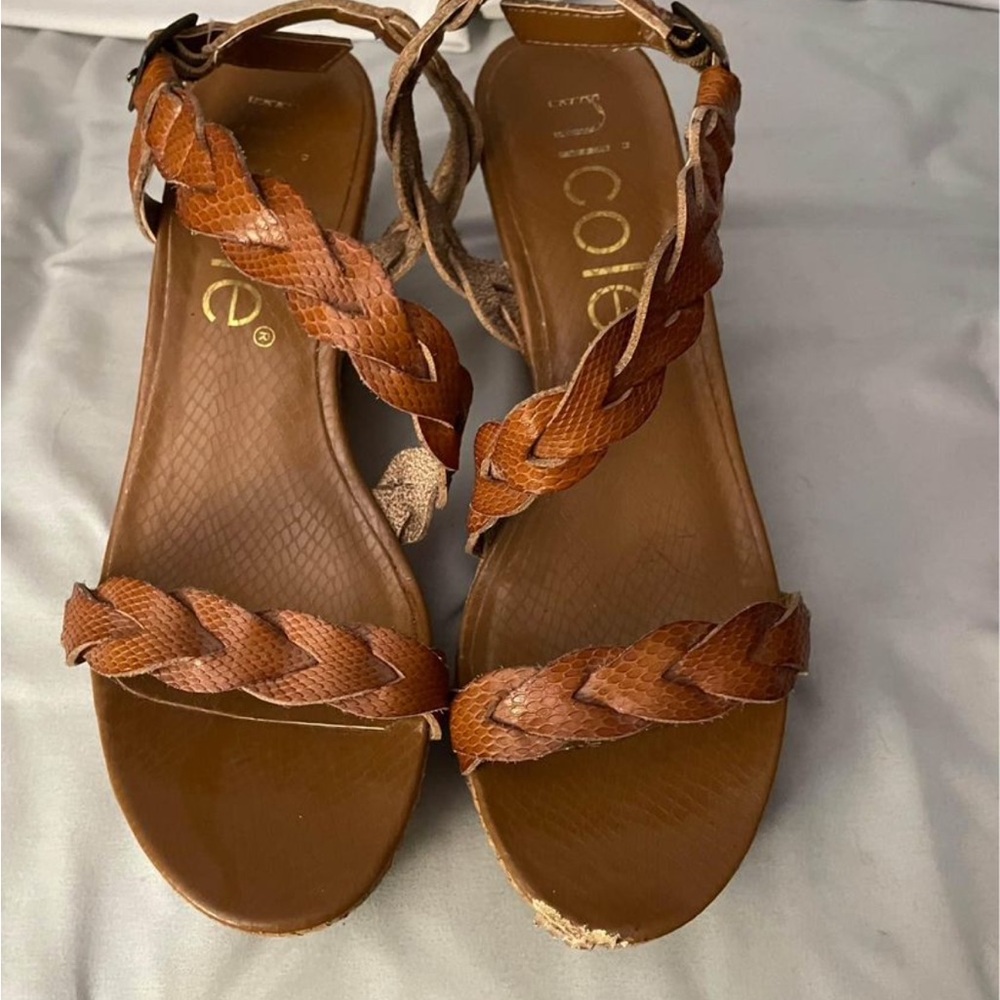 Nicole wedges